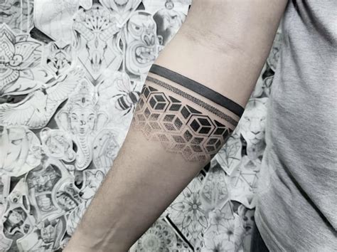 tattoo armband unterarm|arti tattoo armband.